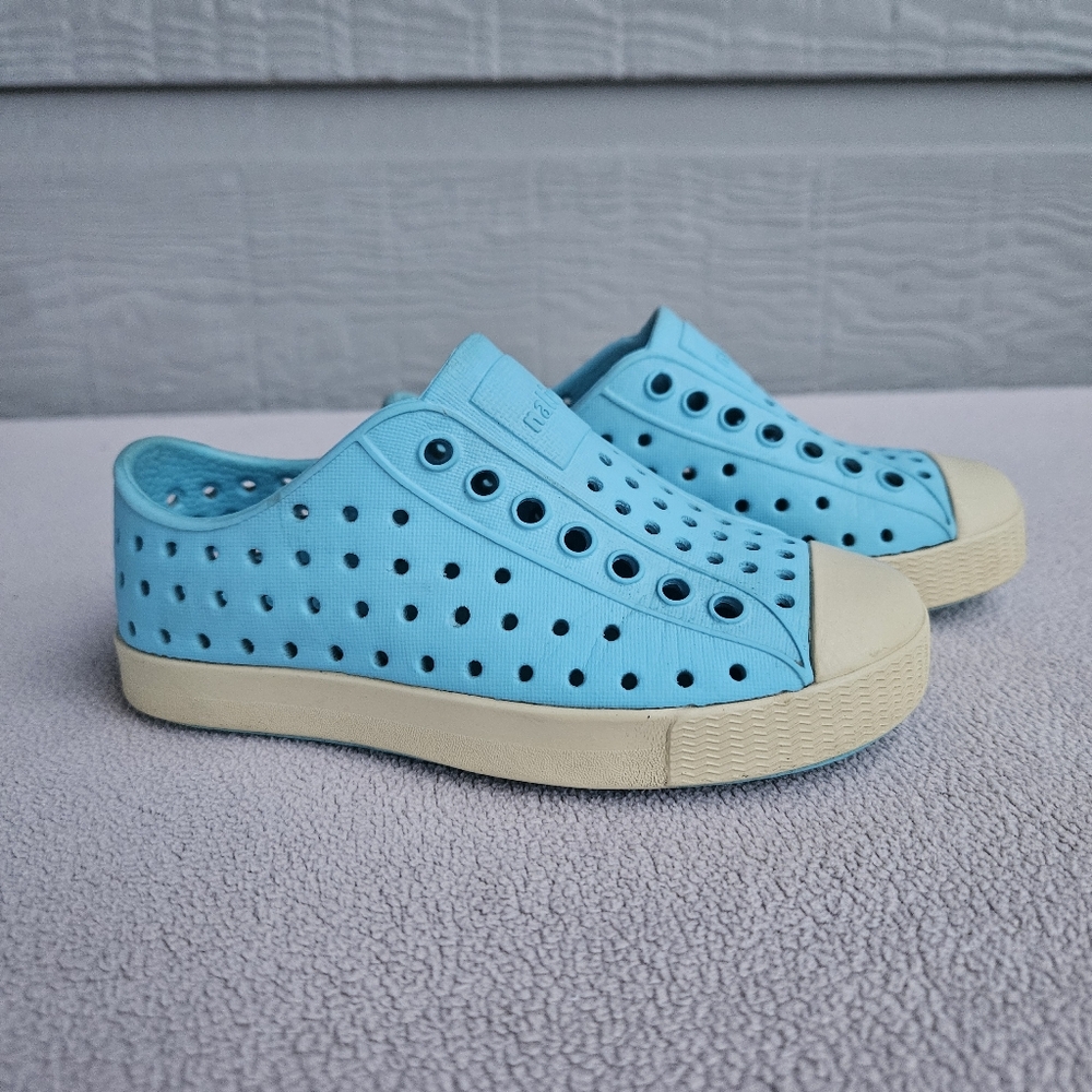 Native Jefferson Toddler SZ C8 Blue Bone Slip-On Water Shoes Unisex
